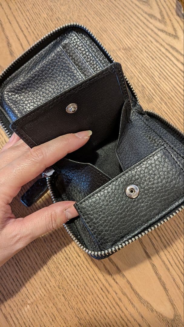 【美品】パイソン　二つ折り財布　ファスナー　黒　箱付　高級感　おしゃれ