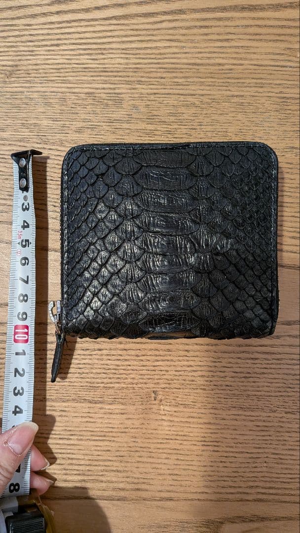 【美品】パイソン　二つ折り財布　ファスナー　黒　箱付　高級感　おしゃれ