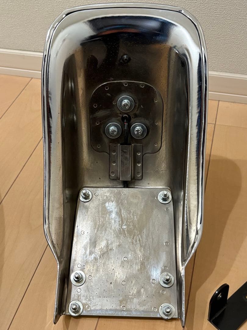 ドレミコレクション製の ゼファー1100/750 Z2タイプ鉄メッキリアフェンダ