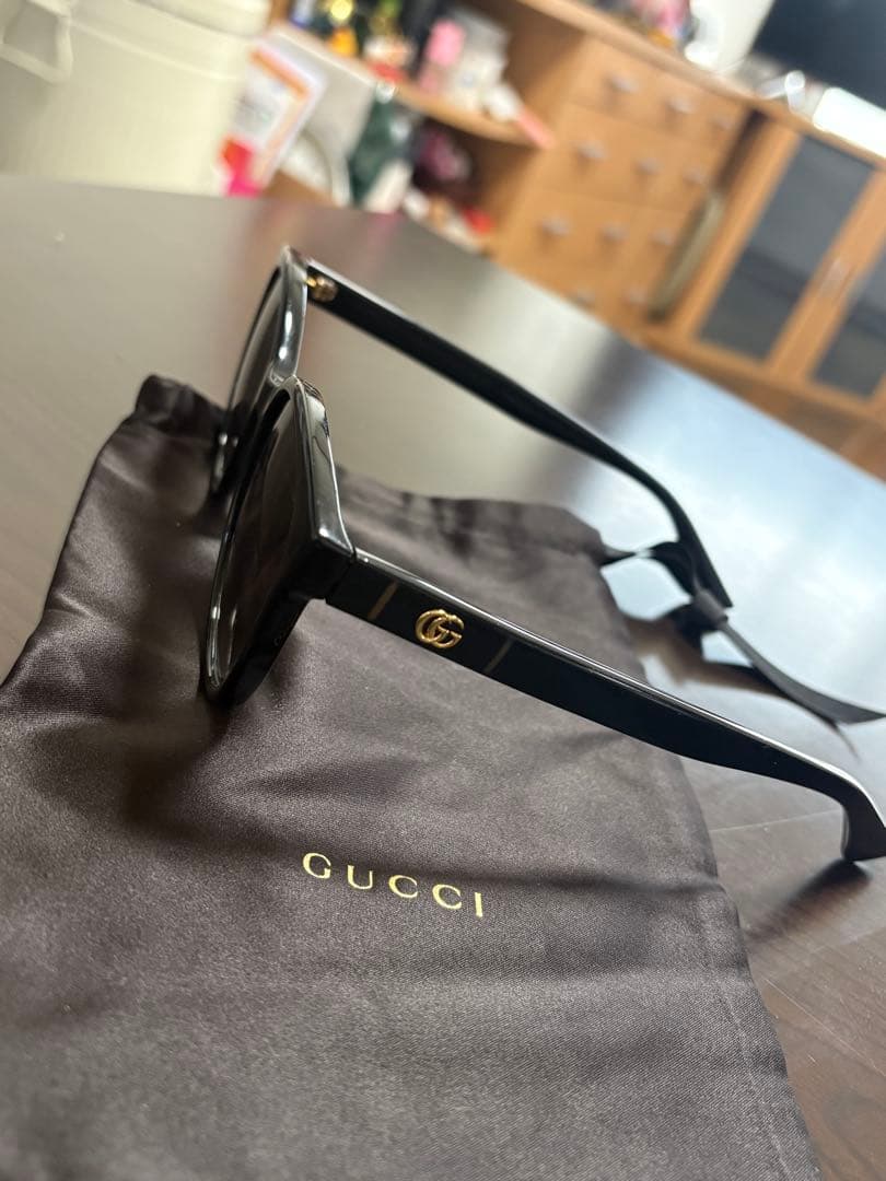 GUCCI キャットアイサングラス ブラック