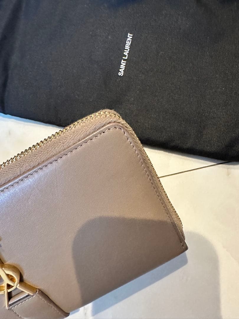 SAINT LAURENT ベージュレザー長財布 保存袋付き