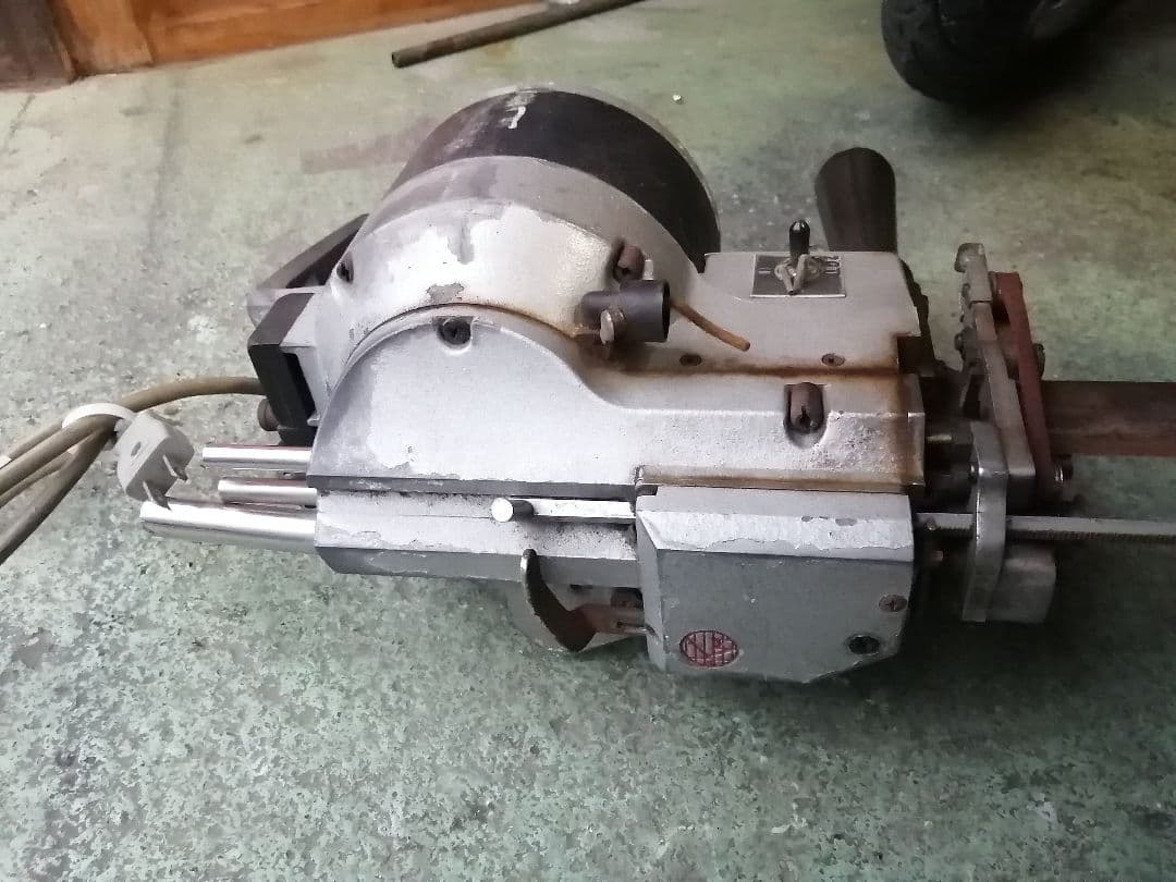 KM裁断機 100v 裁断機 衣類切断 立刃式裁断機 手渡し可能