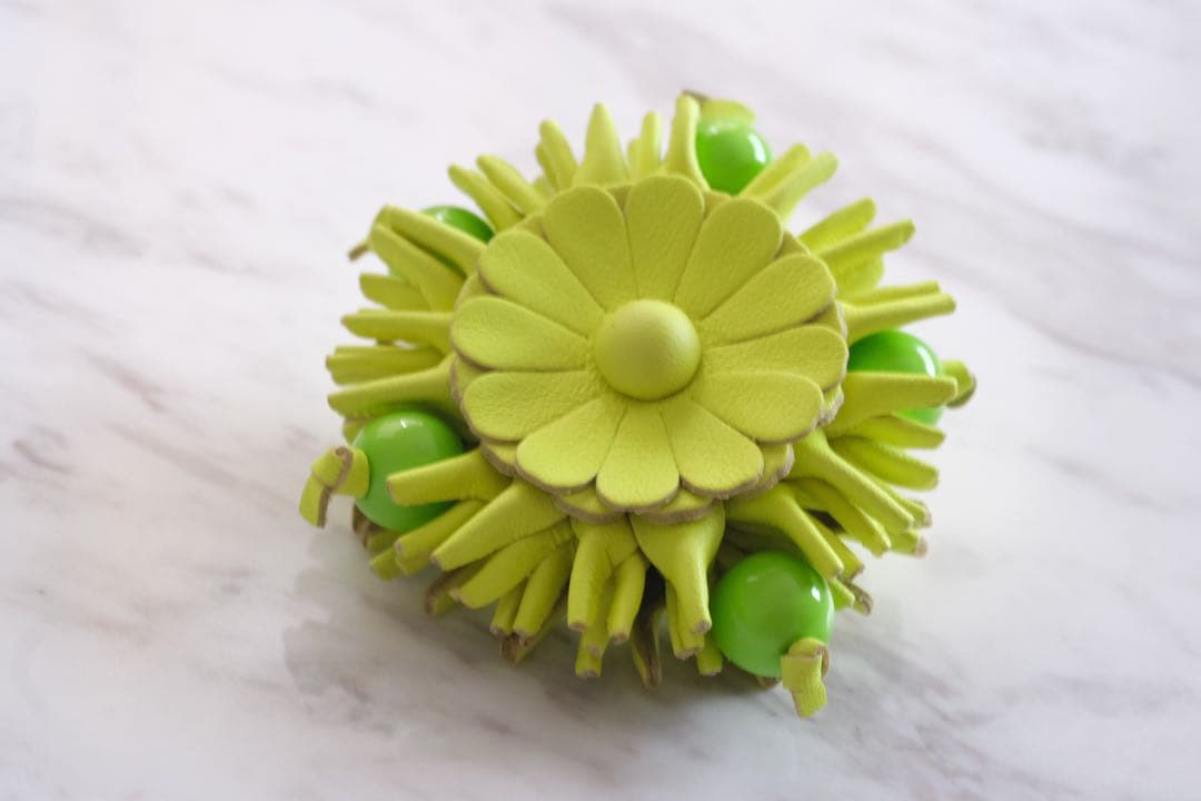 LOEWE ロエベ カーフ スタッド バッグチャーム フラワー ライトグリーン