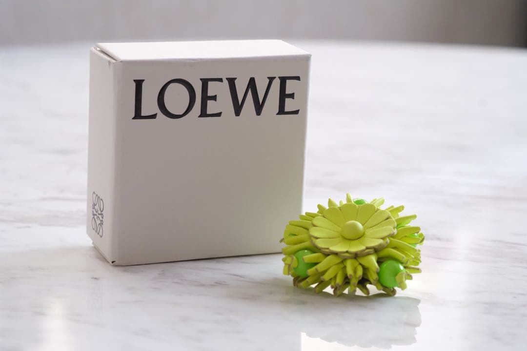 LOEWE ロエベ カーフ スタッド バッグチャーム フラワー ライトグリーン
