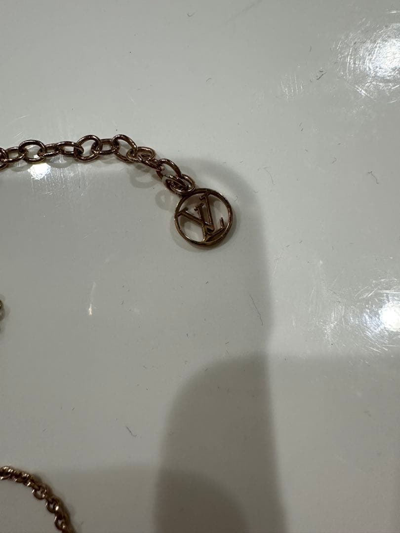 LOUIS VUITTON エセンシャルv ネックレス　ピンクゴールド