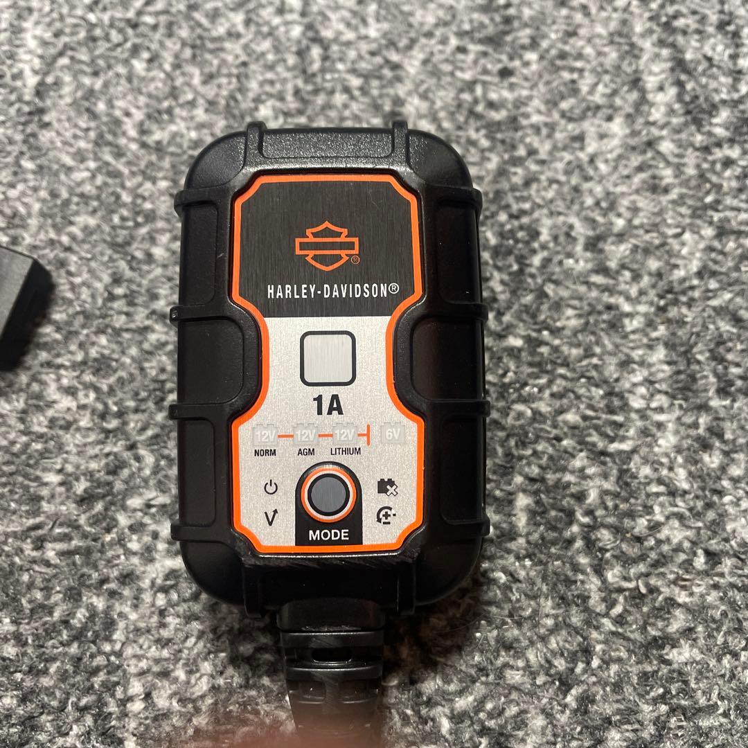 HARLEY-DAVIDSON バッテリーチャージャー 1A