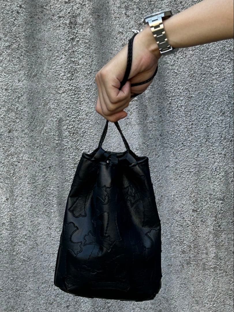 レザー巾着　クロスパッチ、総柄