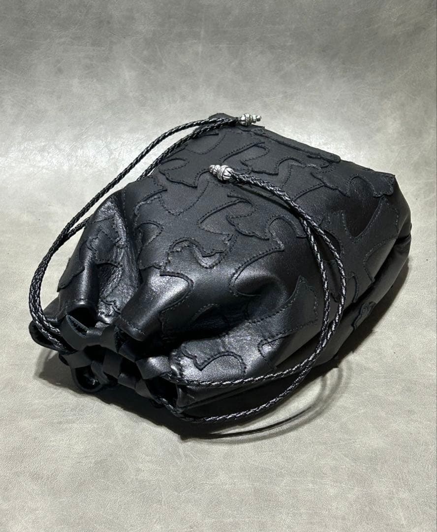 レザー巾着　クロスパッチ、総柄