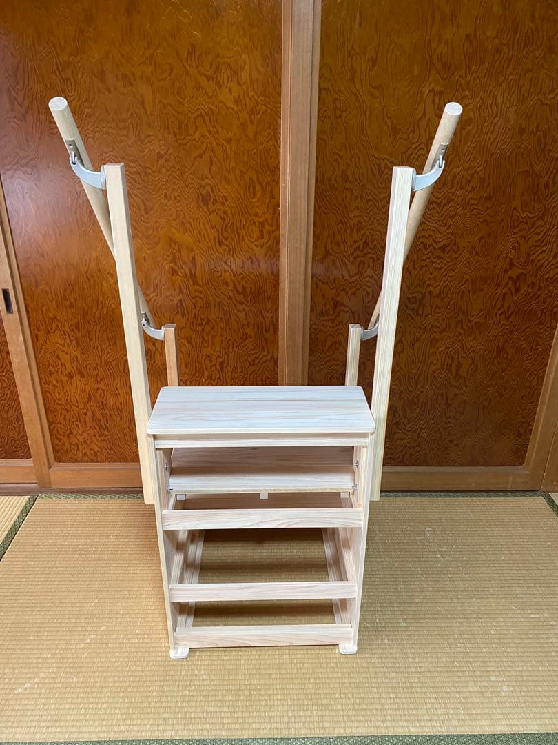 Yaskuro様限定の、手摺り付き3段の踏み台です。