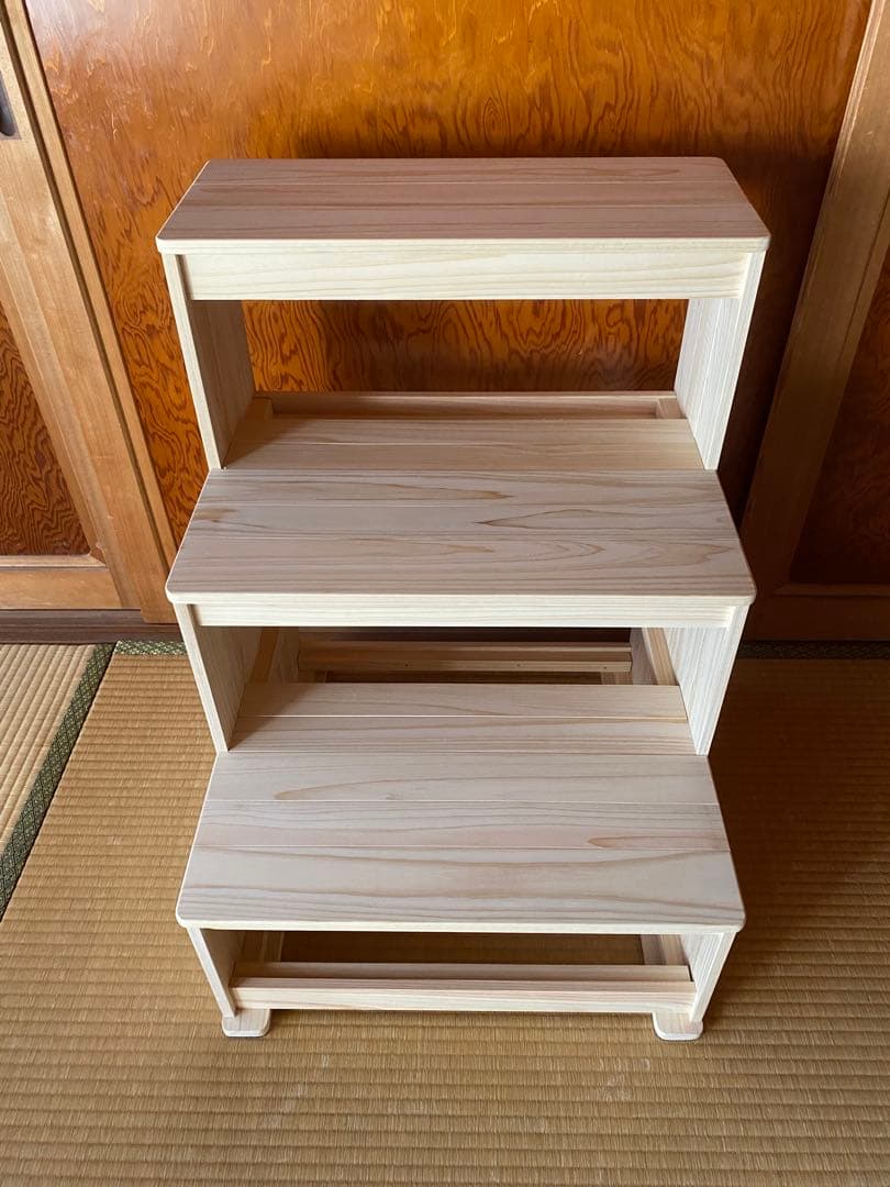 Yaskuro様限定の、手摺り付き3段の踏み台です。