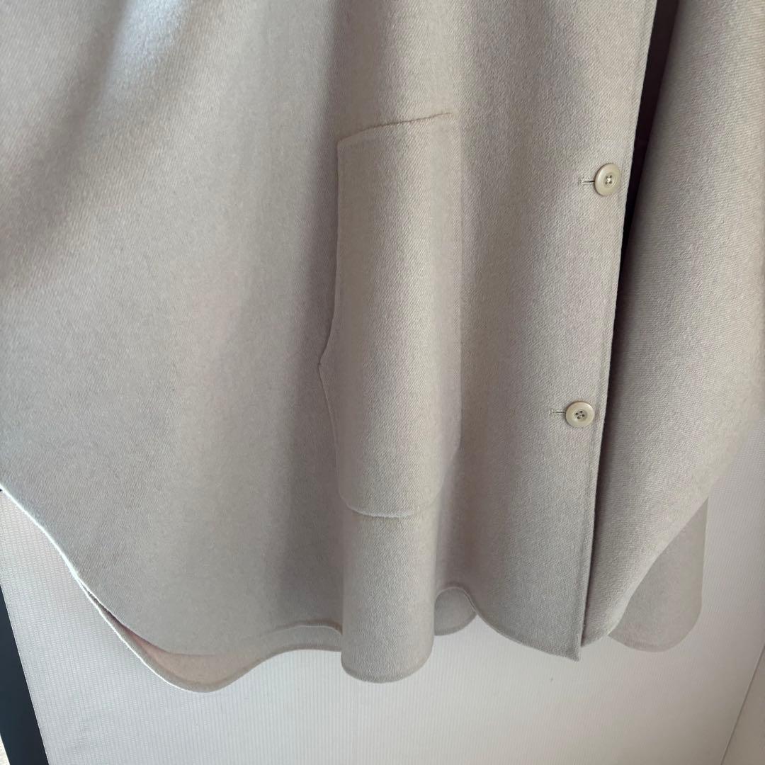 新品同様　RNA ベージュ ボタン付き ケープコート ベージュ　M