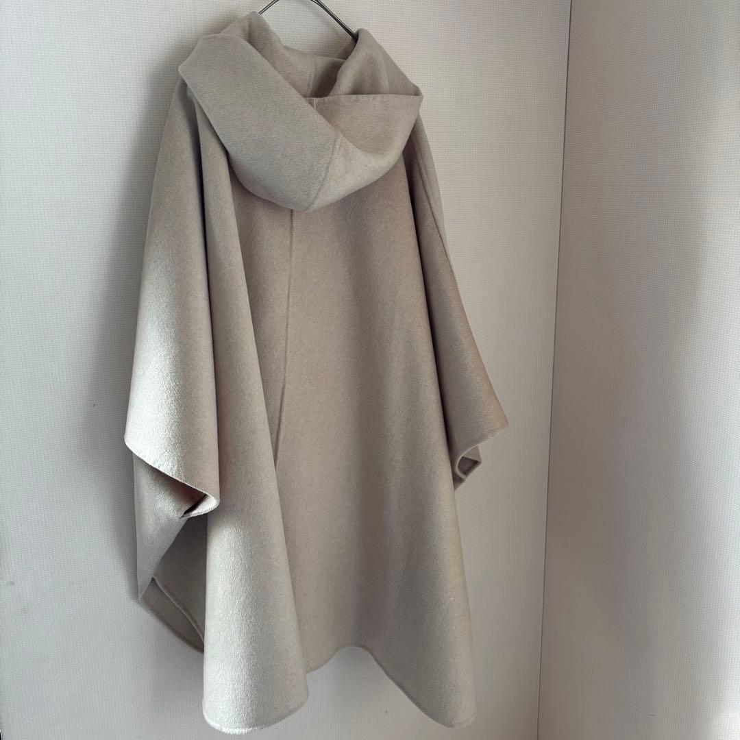 新品同様　RNA ベージュ ボタン付き ケープコート ベージュ　M