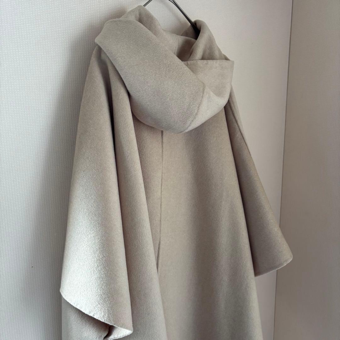 新品同様　RNA ベージュ ボタン付き ケープコート ベージュ　M