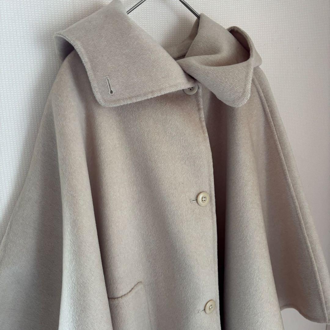 新品同様　RNA ベージュ ボタン付き ケープコート ベージュ　M