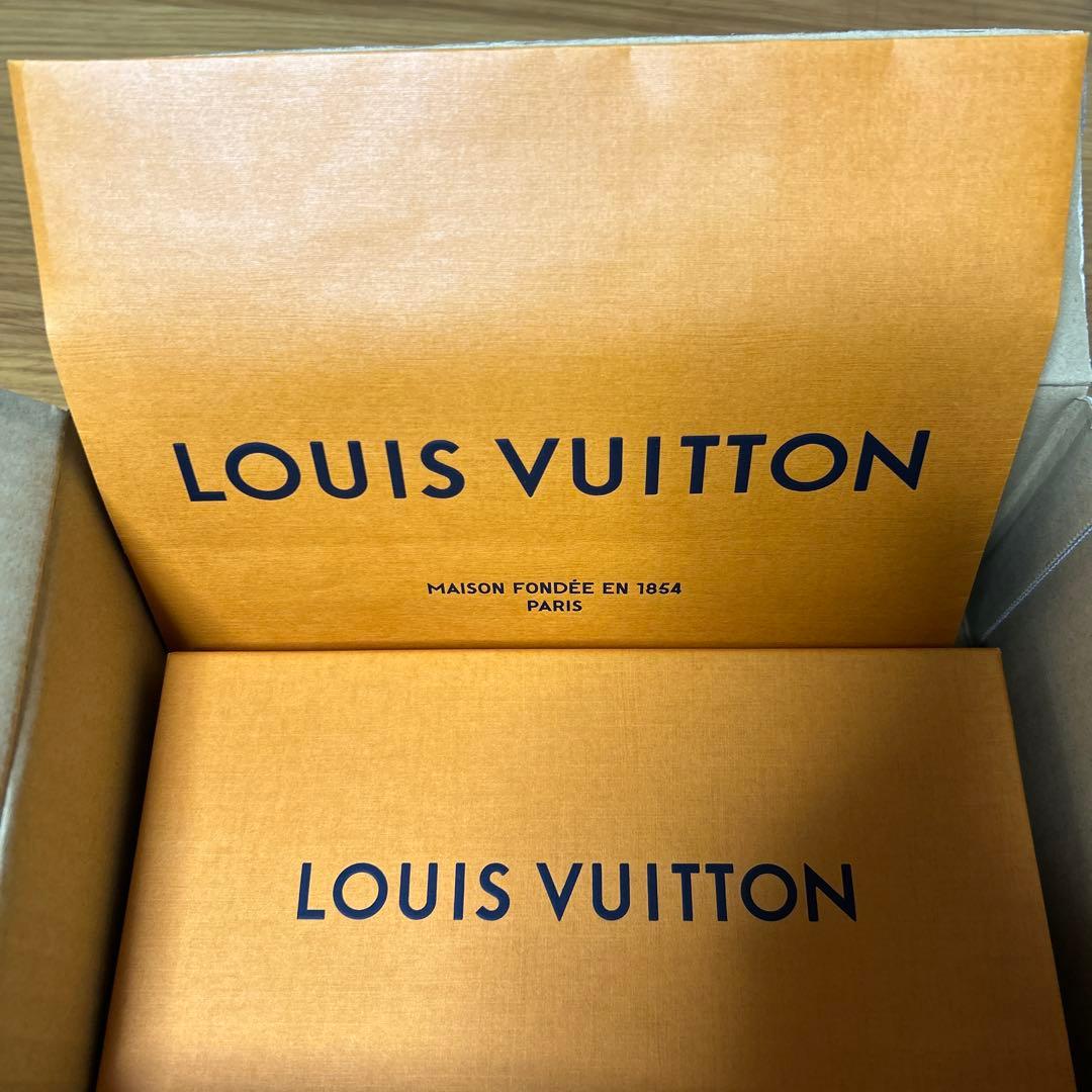 未使用LOUIS VUITTON キャラクター長財布 ホワイト　袋付き