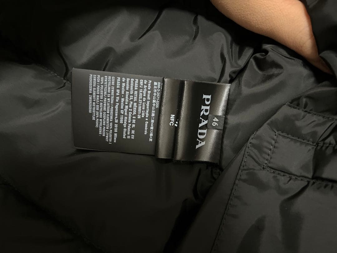 PRADA ブラック ダウンベスト