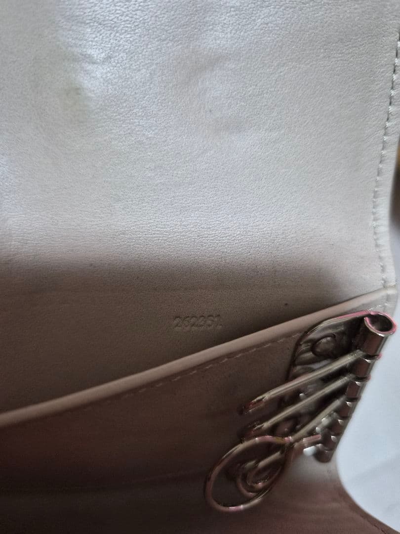 ロエベ　キーケース ロゴ付き