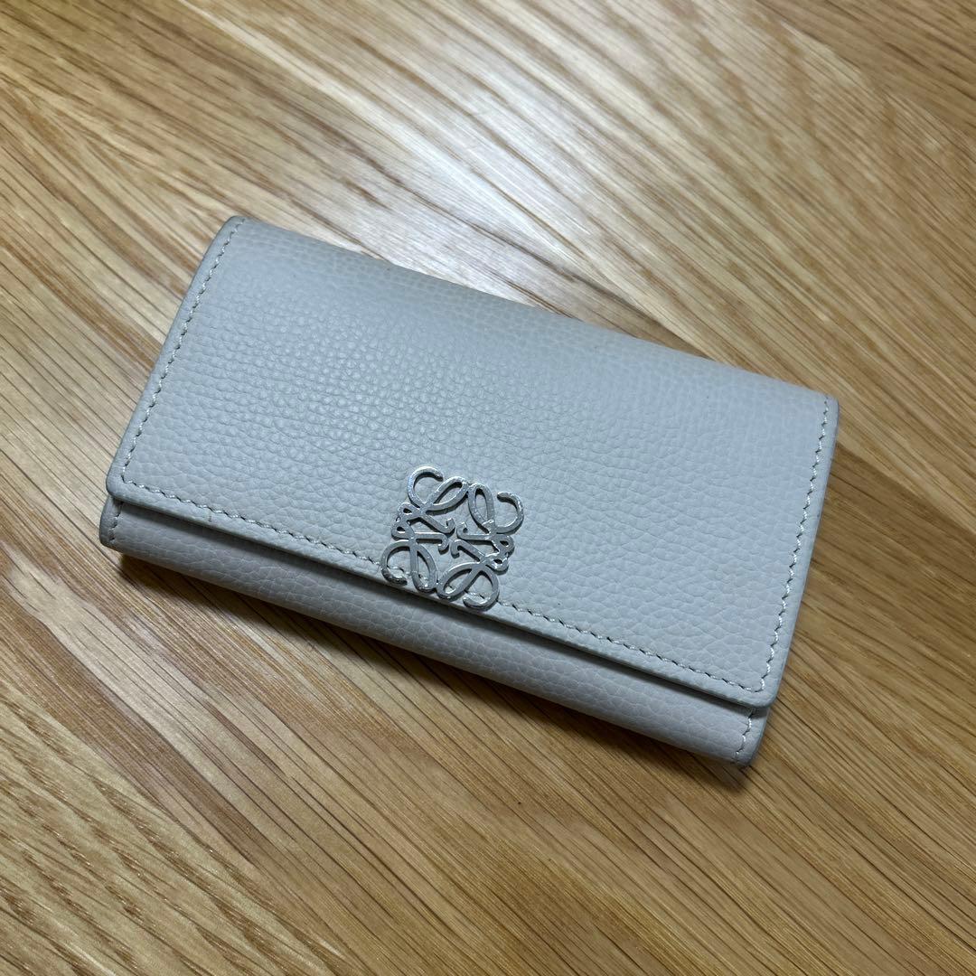 ロエベ　キーケース ロゴ付き
