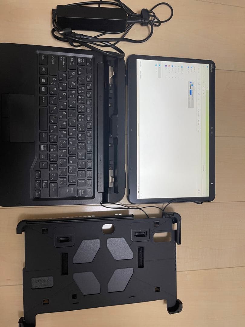 Fujitsu Q7311/FB バッテリー良好　プロテクターカバー付き