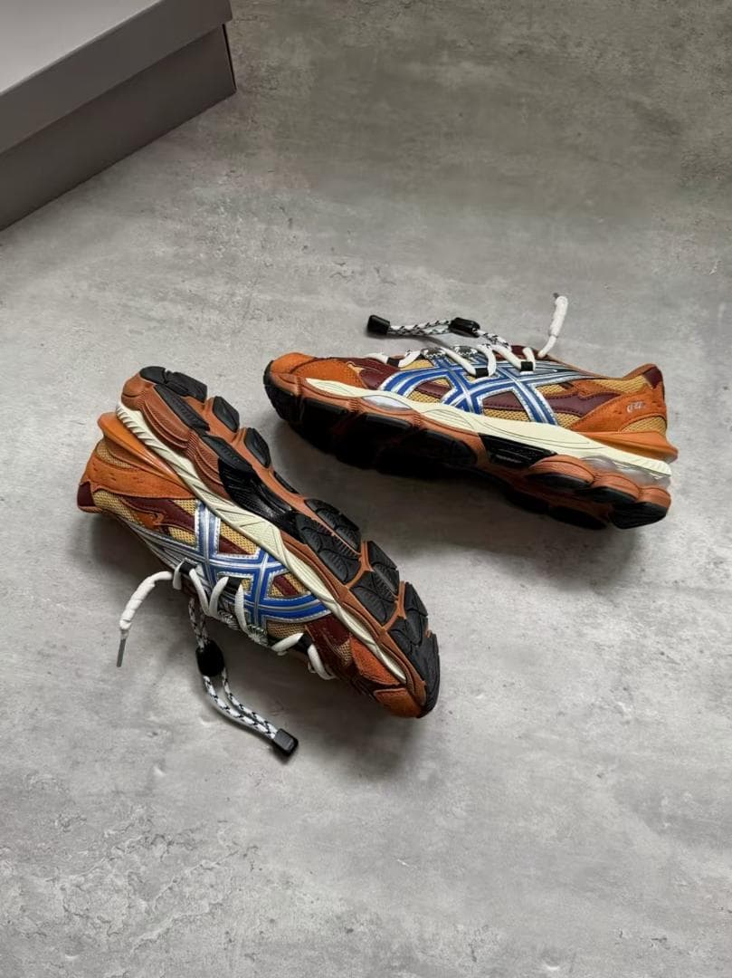 ASICS TOGA スニーカー ブラウン/オレンジ/ブルー 25cm