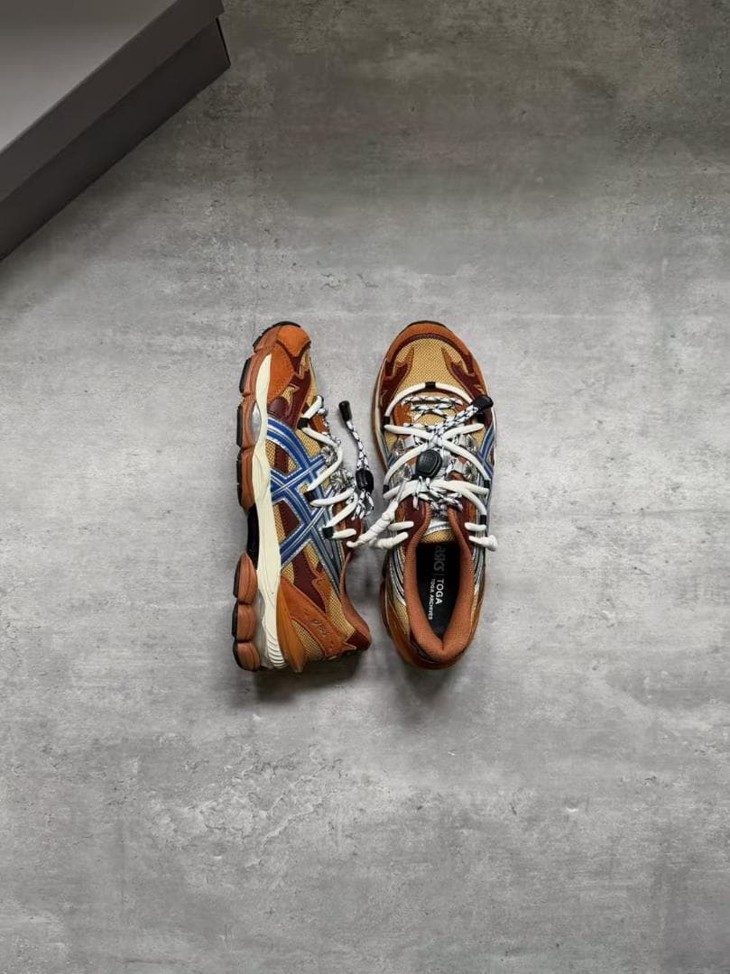 ASICS TOGA スニーカー ブラウン/オレンジ/ブルー 25cm