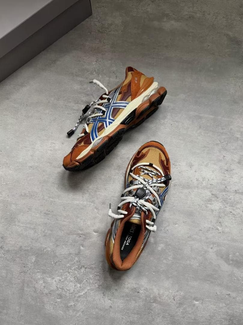ASICS TOGA スニーカー ブラウン/オレンジ/ブルー 25cm