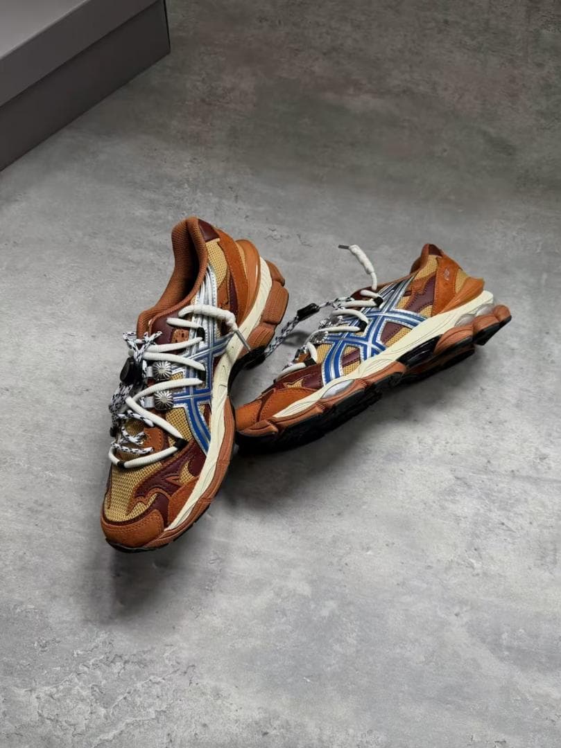 ASICS TOGA スニーカー ブラウン/オレンジ/ブルー 25cm