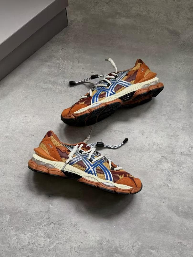 ASICS TOGA スニーカー ブラウン/オレンジ/ブルー 25cm