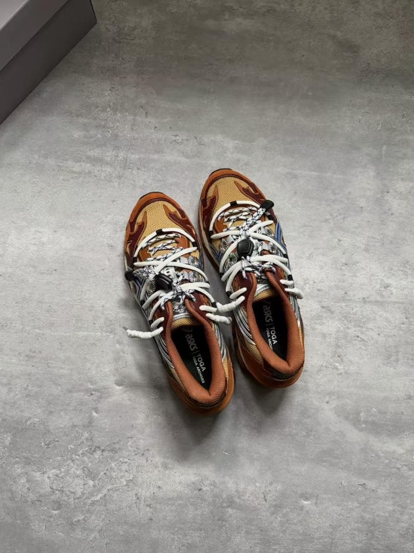 ASICS TOGA スニーカー ブラウン/オレンジ/ブルー 25cm