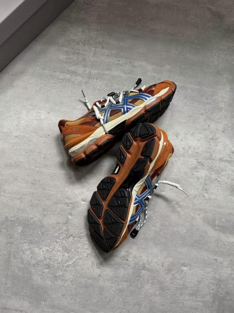 ASICS TOGA スニーカー ブラウン/オレンジ/ブルー 25cm