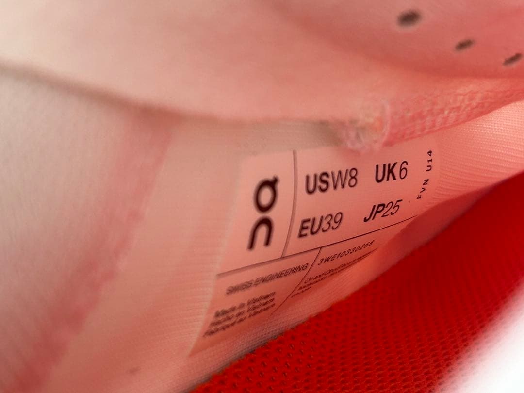 on R- テニスシューズ ホワイト/オレンジ/ピンク