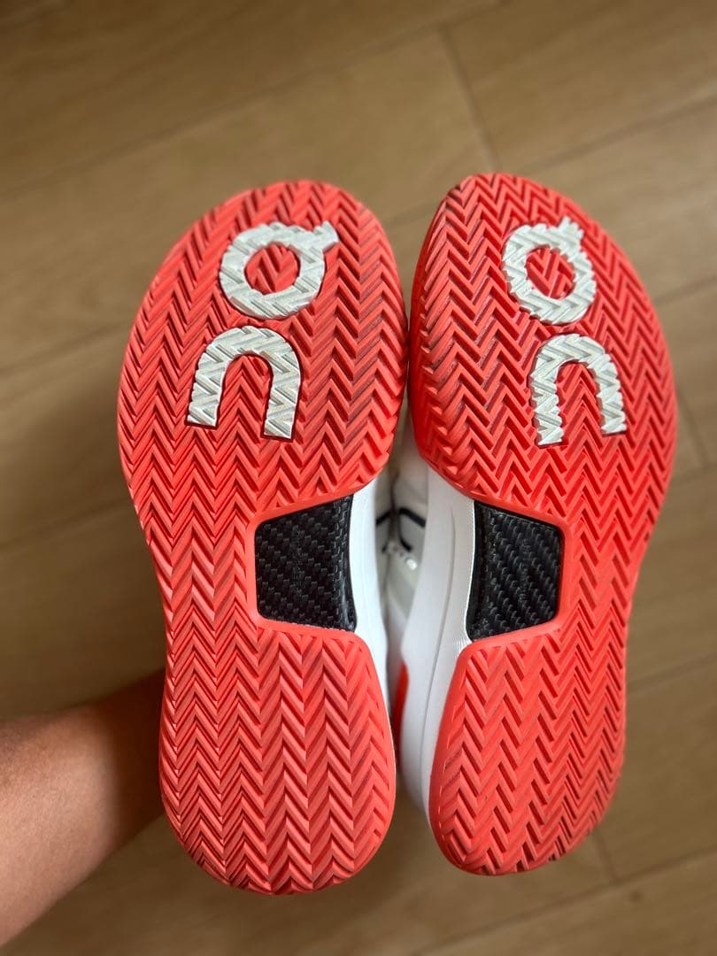 on R- テニスシューズ ホワイト/オレンジ/ピンク