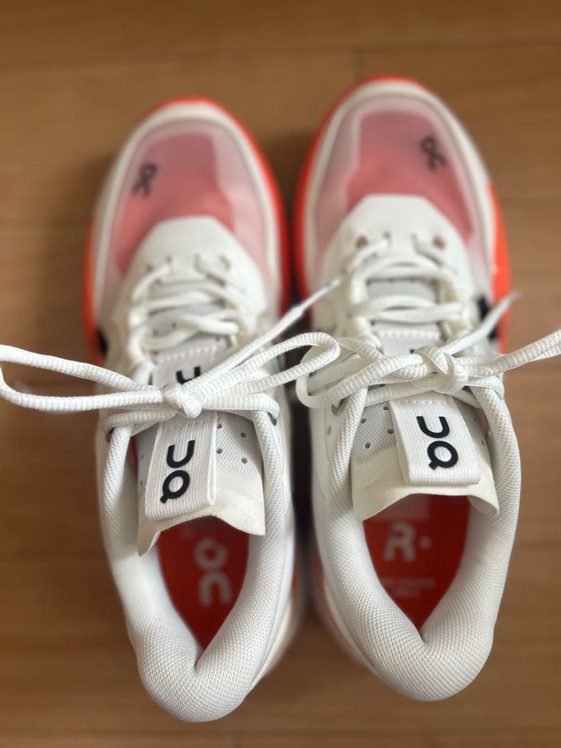 on R- テニスシューズ ホワイト/オレンジ/ピンク