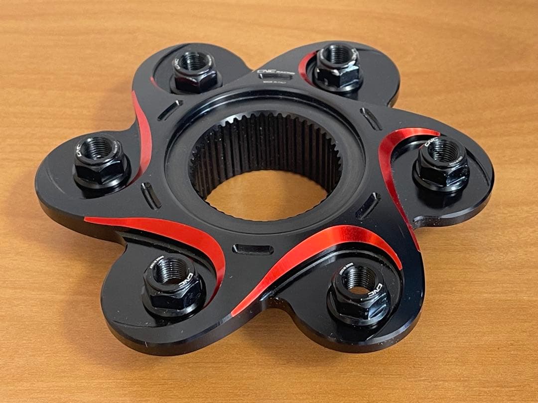 CNC RACING パニガーレV4 リアスプロケットフランジ