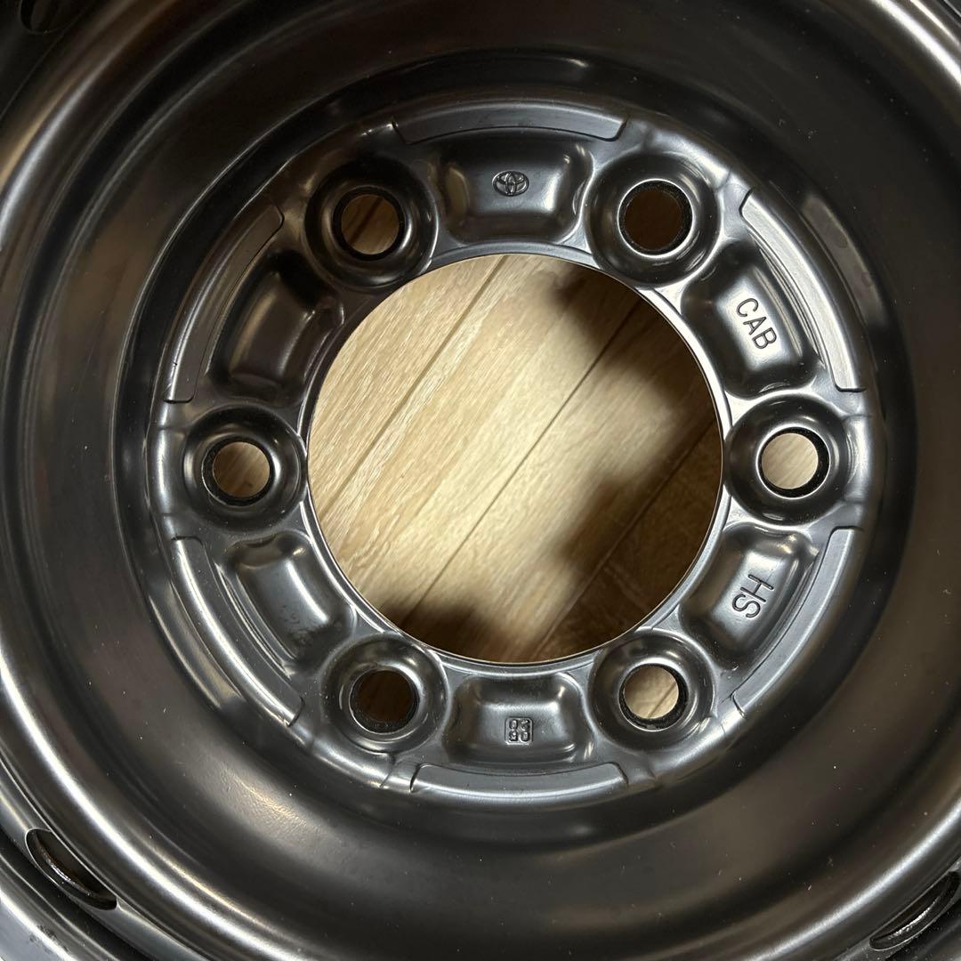 送料無料 ハイエース新車外し 純正 鉄ちん 15インチ