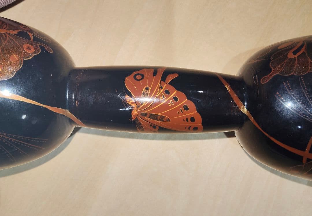 ユート 小鼓の胴 蝶の蒔絵 鉋目あり