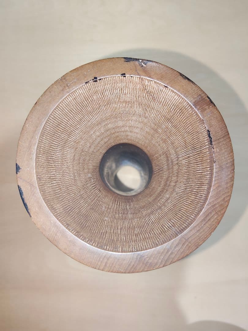 ユート 小鼓の胴 蝶の蒔絵 鉋目あり