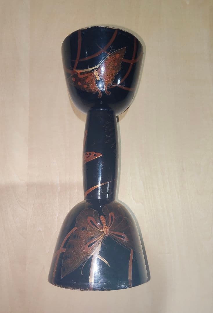 ユート 小鼓の胴 蝶の蒔絵 鉋目あり