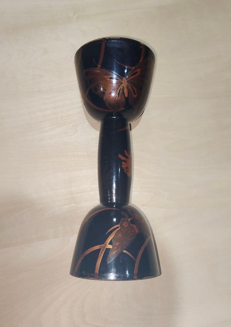 ユート 小鼓の胴 蝶の蒔絵 鉋目あり