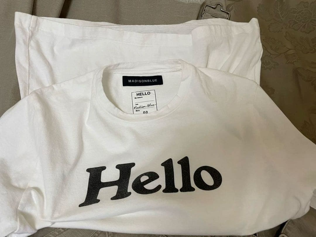 ２点セットマディソンブルーMadison BlueスカートとHelloTシャツ