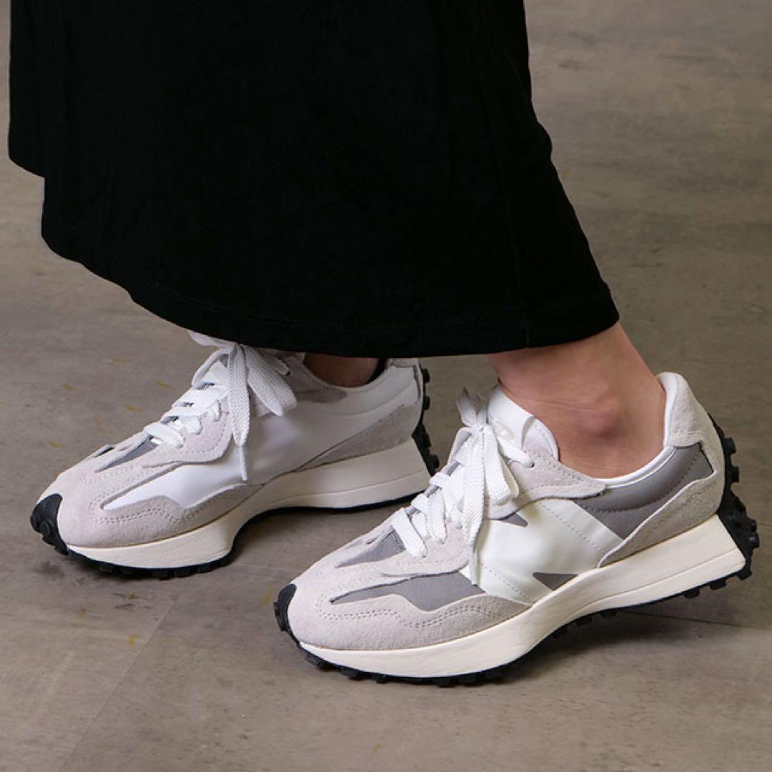 ニューバランス　327 グレー　ホワイト　24.0 新品　未使用品