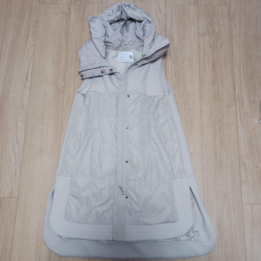 田中様　ベージュ フード付きダウンベスト　丈長め