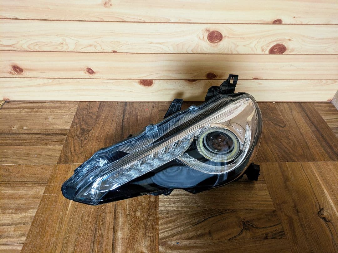 86 ZN6 イカリング シーケンシャル ヘッドライト 黄ばみ無し