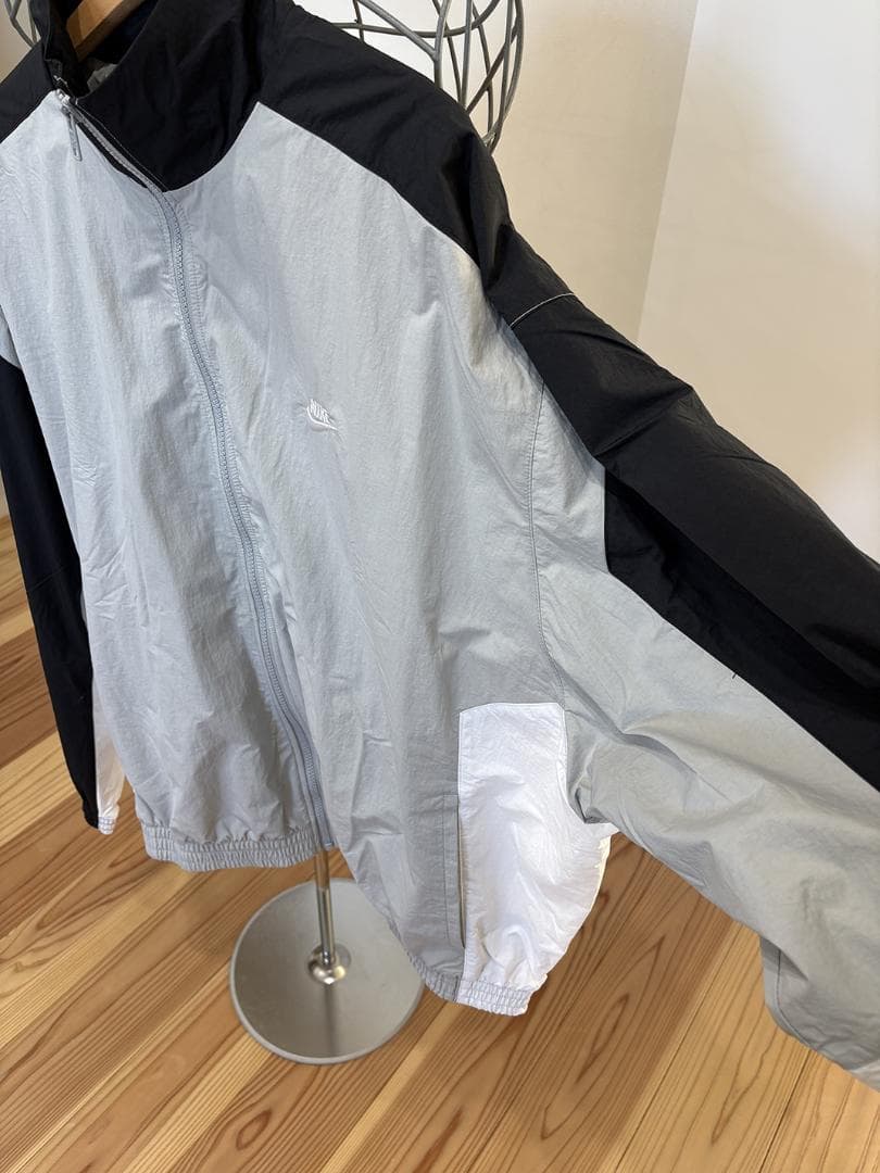 Nike ウィンドブレーカーとトレーニングパンツセット