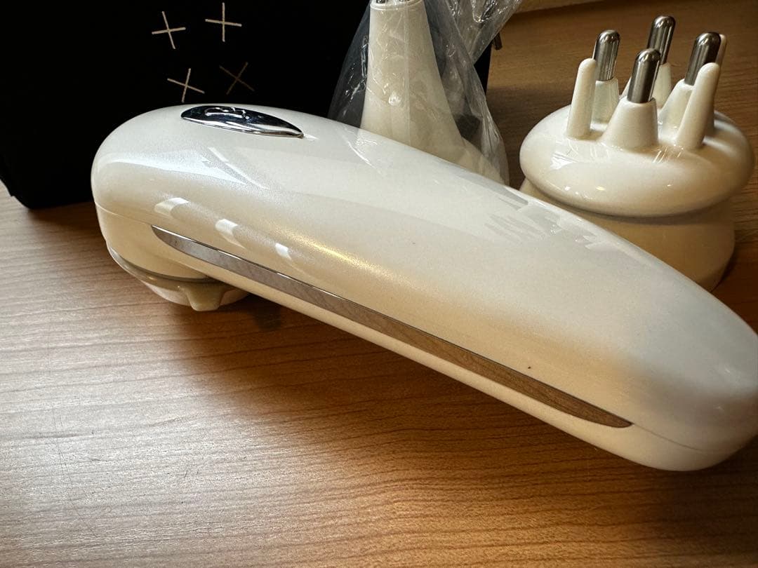 田中みなみもオススメ♪セルキュア　美顔器 ホワイト 交換用ヘッド付き