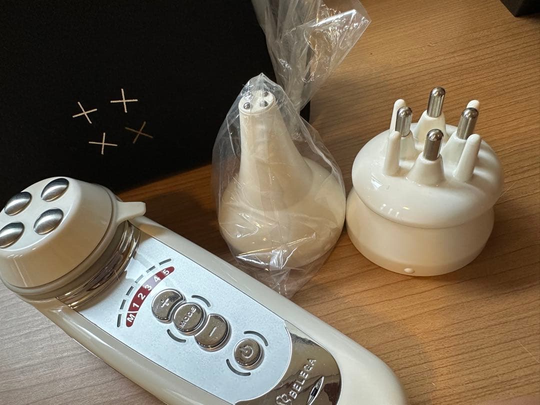 田中みなみもオススメ♪セルキュア　美顔器 ホワイト 交換用ヘッド付き