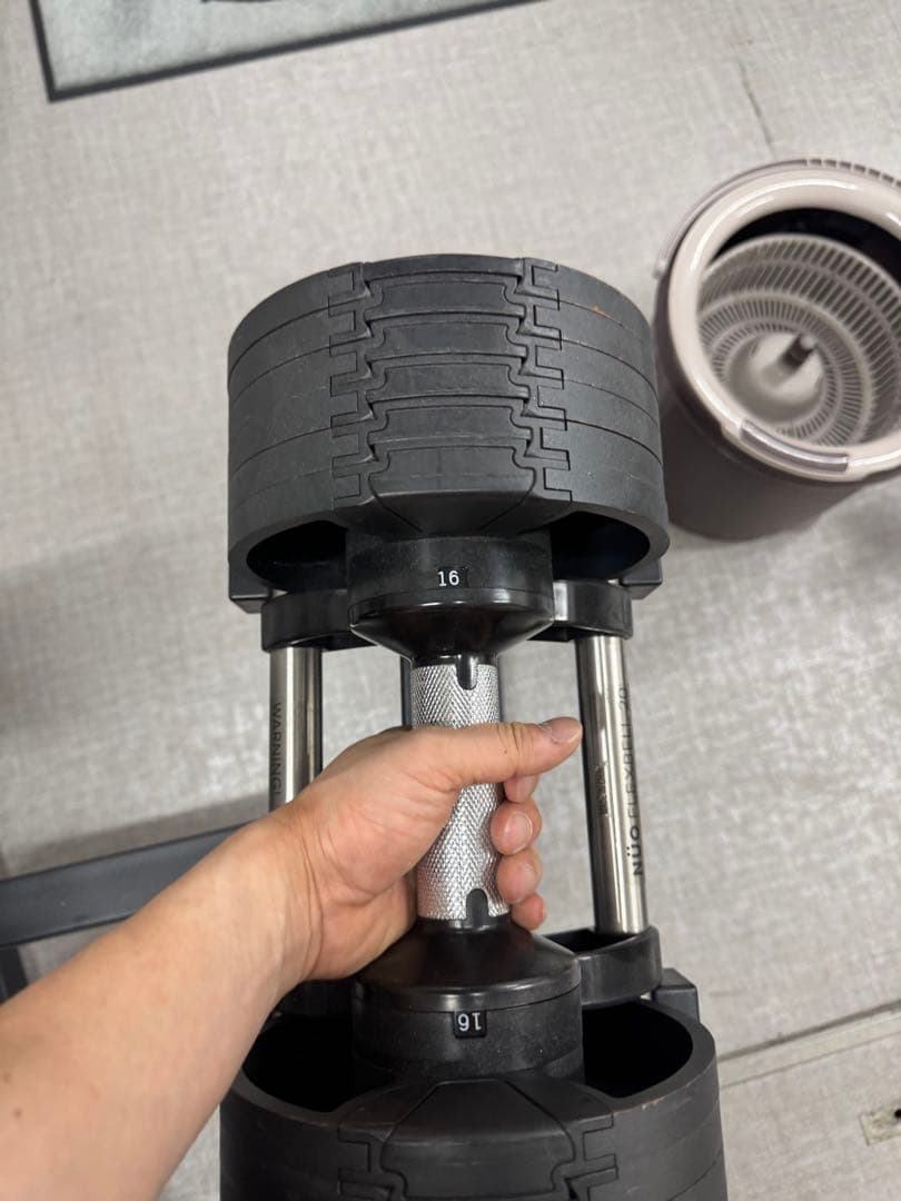 可変式ダンベル フレックスベル　スタンド付き ブラック　4キロ刻み