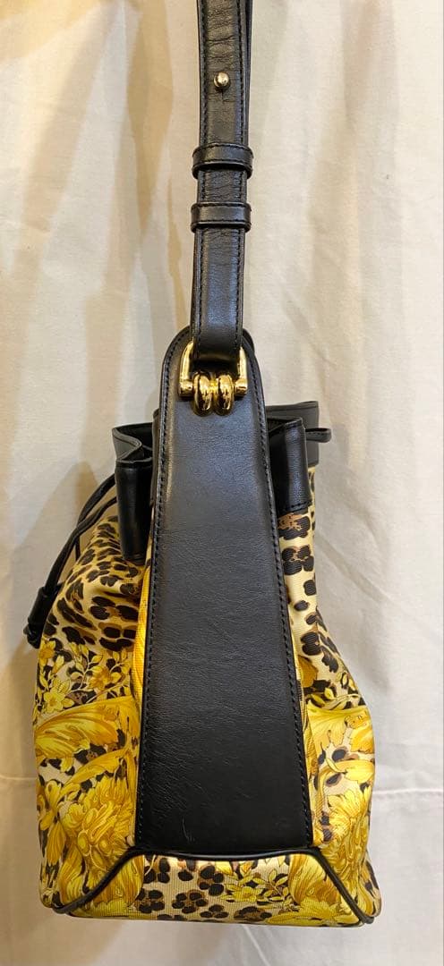 抹*)様 GIANNI VERSACE ショルダーバッグ レオパード柄