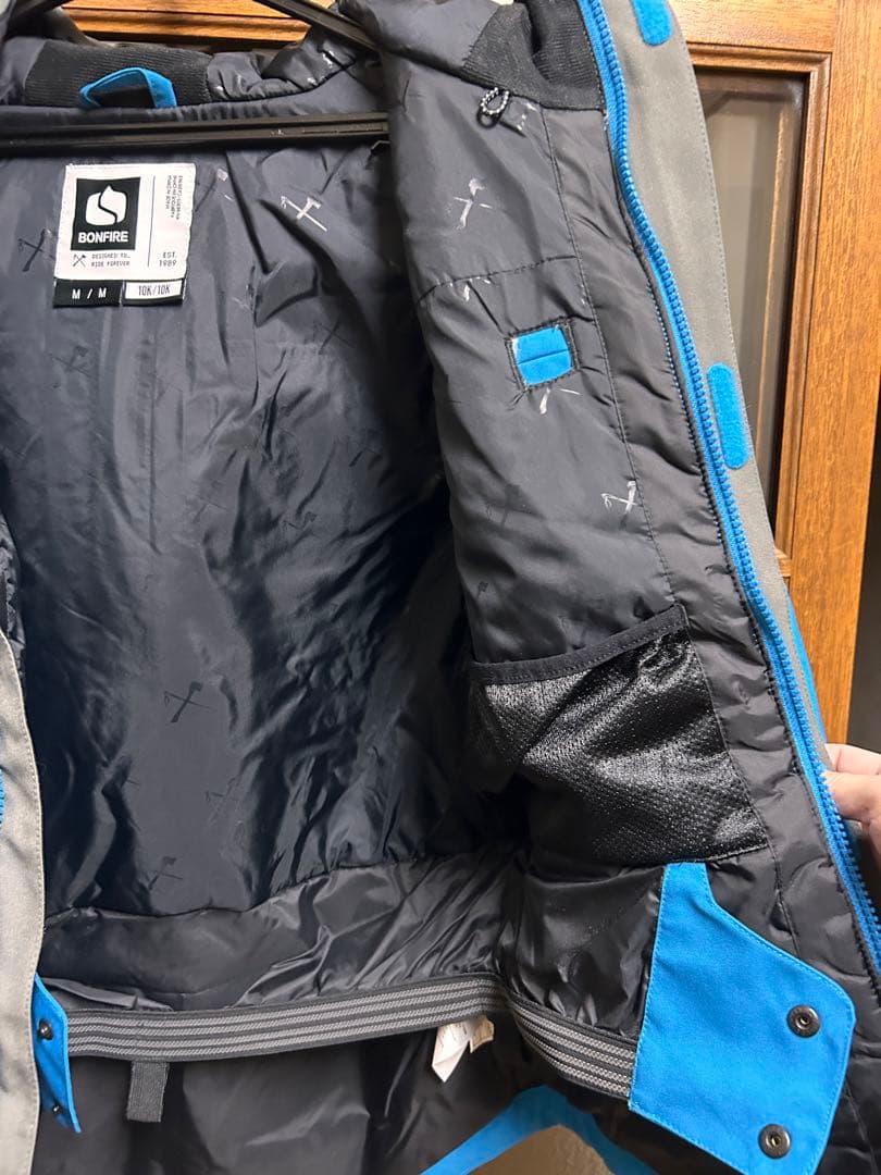 ボーイズボーダー必見［超美品］ボンファイア スノージャケット　ユースM size