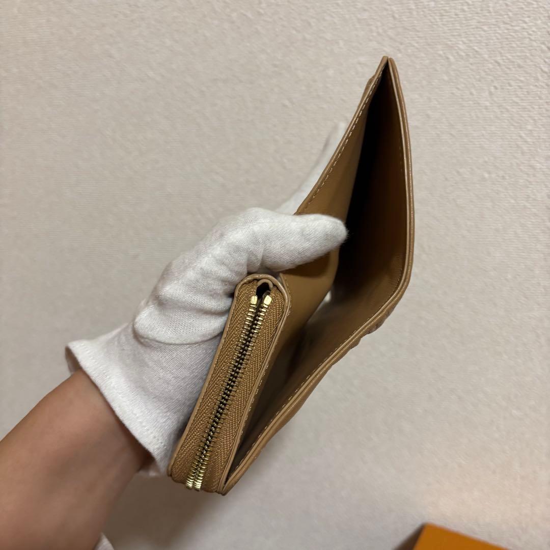 Louis Vuitton ベージュ 二つ折り財布